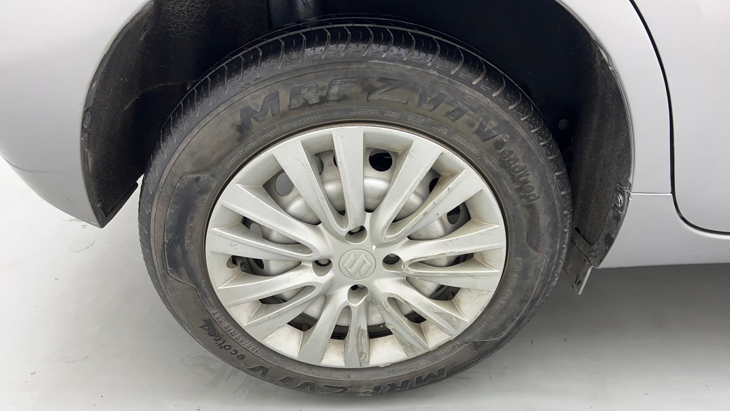 Used 2021 Maruti Suzuki Baleno Sigma Petrol Manual tyres RIGHT REAR TYRE RIM VIEW