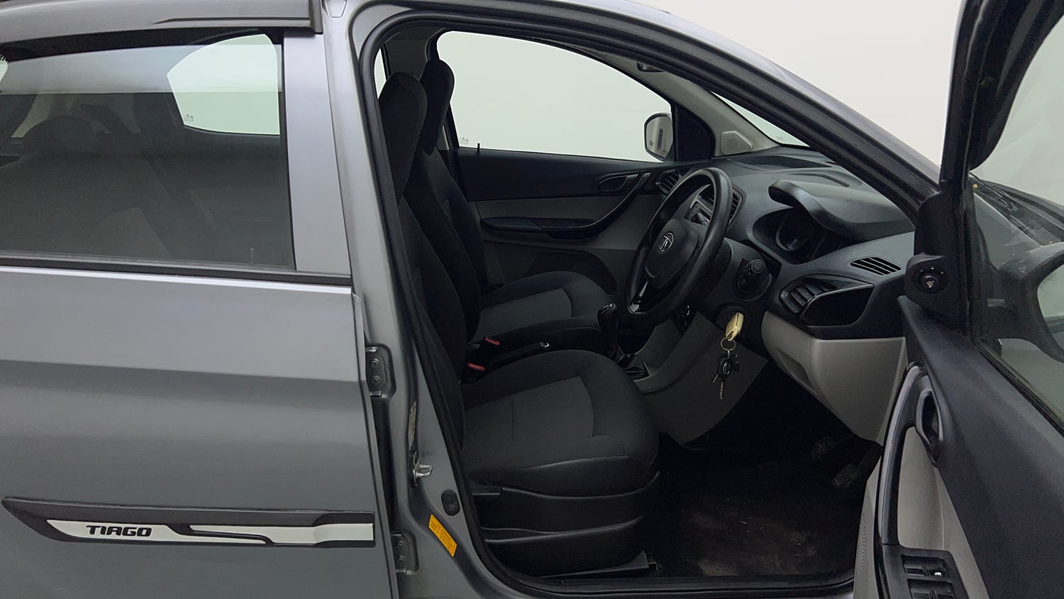 Used 2018 Tata Tiago Revotron XT Petrol Manual interior RIGHT SIDE FRONT DOOR CABIN VIEW