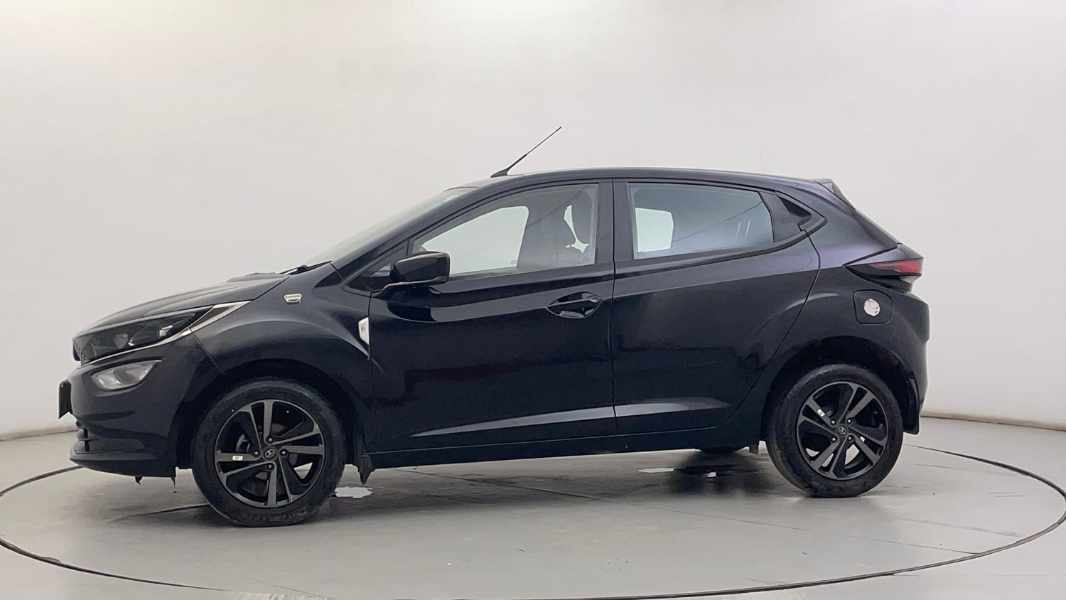 Used 2022 Tata Altroz XZ Plus Petrol Dark Edition Petrol Manual exterior LEFT SIDE VIEW