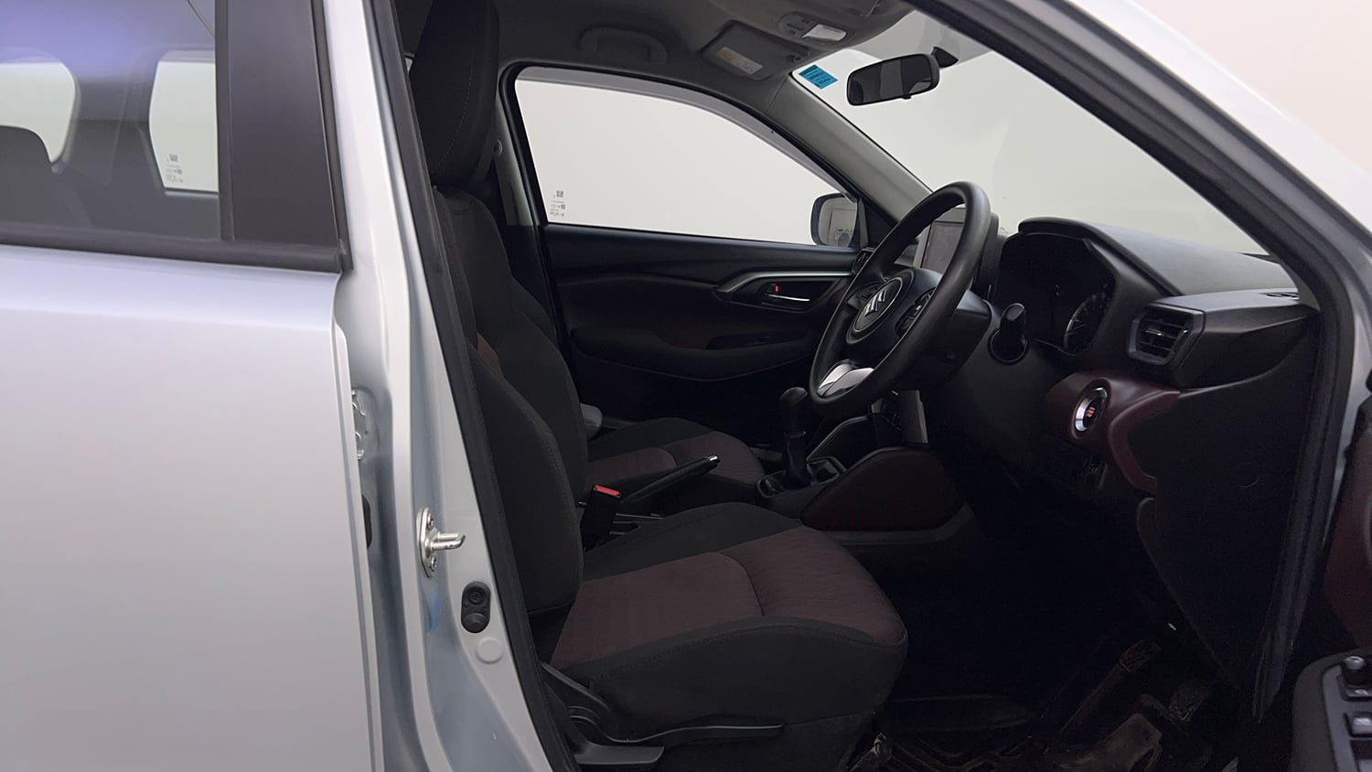 Used 2025 Maruti Suzuki Grand Vitara Delta Smart Hybrid Petrol Manual interior RIGHT SIDE FRONT DOOR CABIN VIEW