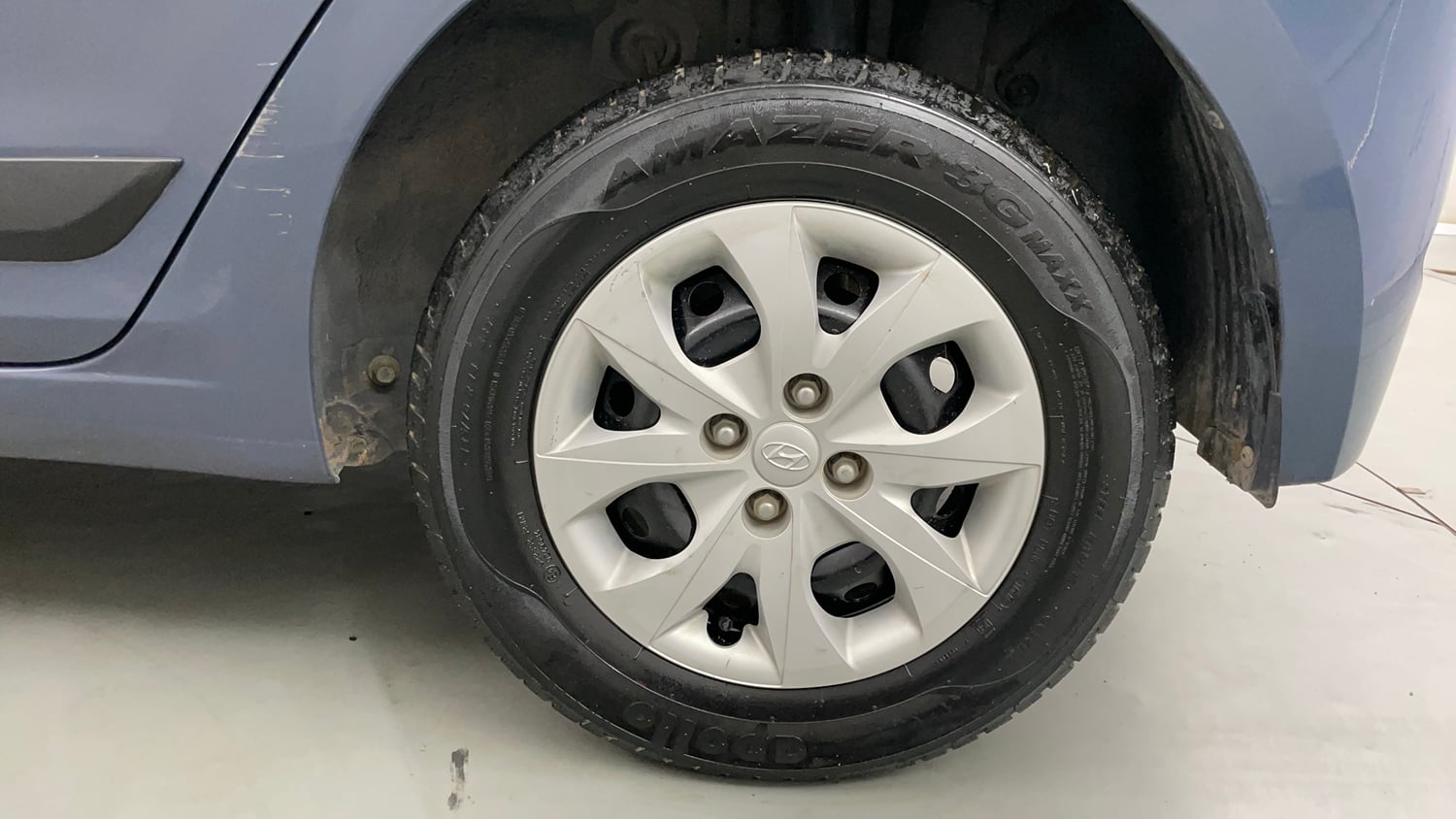 Used 2015 Hyundai Elite i20 Sportz 1.2 Petrol Manual tyres LEFT REAR TYRE RIM VIEW