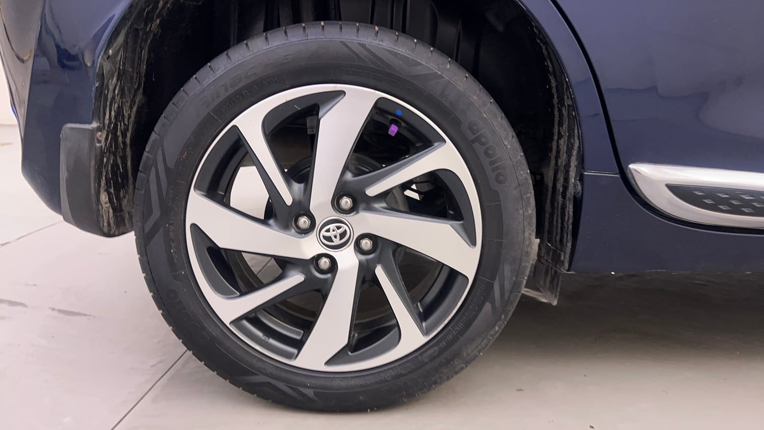 Used 2022 Toyota Glanza G Petrol Manual tyres RIGHT REAR TYRE RIM VIEW
