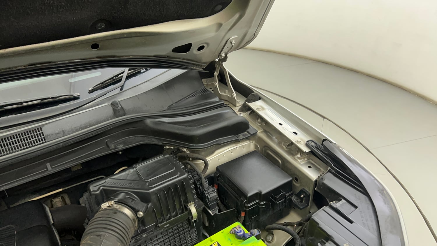 Used 2019 Mahindra XUV 300 1.2 W8 (O) Petrol Manual engine ENGINE LEFT SIDE HINGE & APRON VIEW
