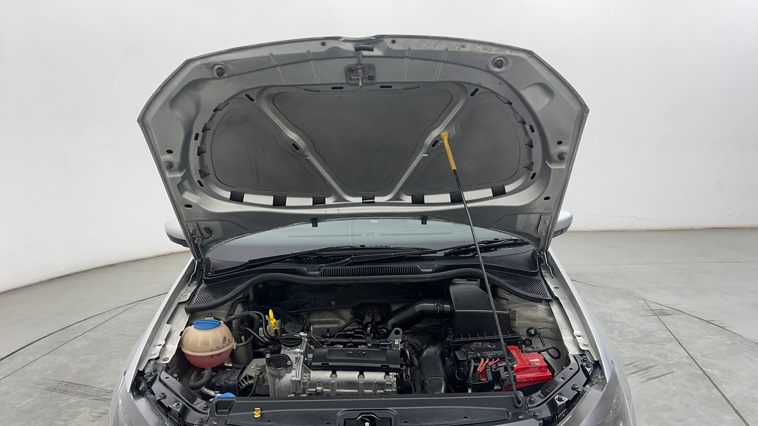 Used 2016 Volkswagen Ameo Highline1.2L (P) Petrol Manual engine ENGINE & BONNET OPEN FRONT VIEW