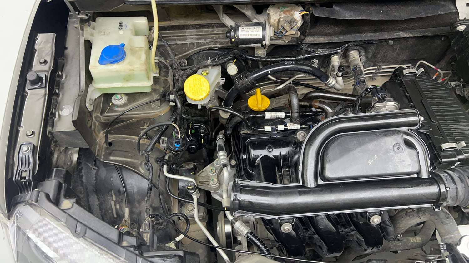 Used 2023 Renault Kwid RXT 1.0 Petrol Manual engine ENGINE RIGHT SIDE VIEW