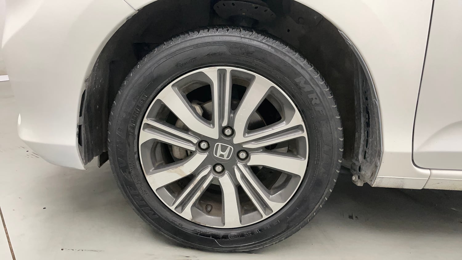 Used 2023 Honda Amaze VX 1.2 Petrol CVT Petrol Automatic tyres LEFT FRONT TYRE RIM VIEW