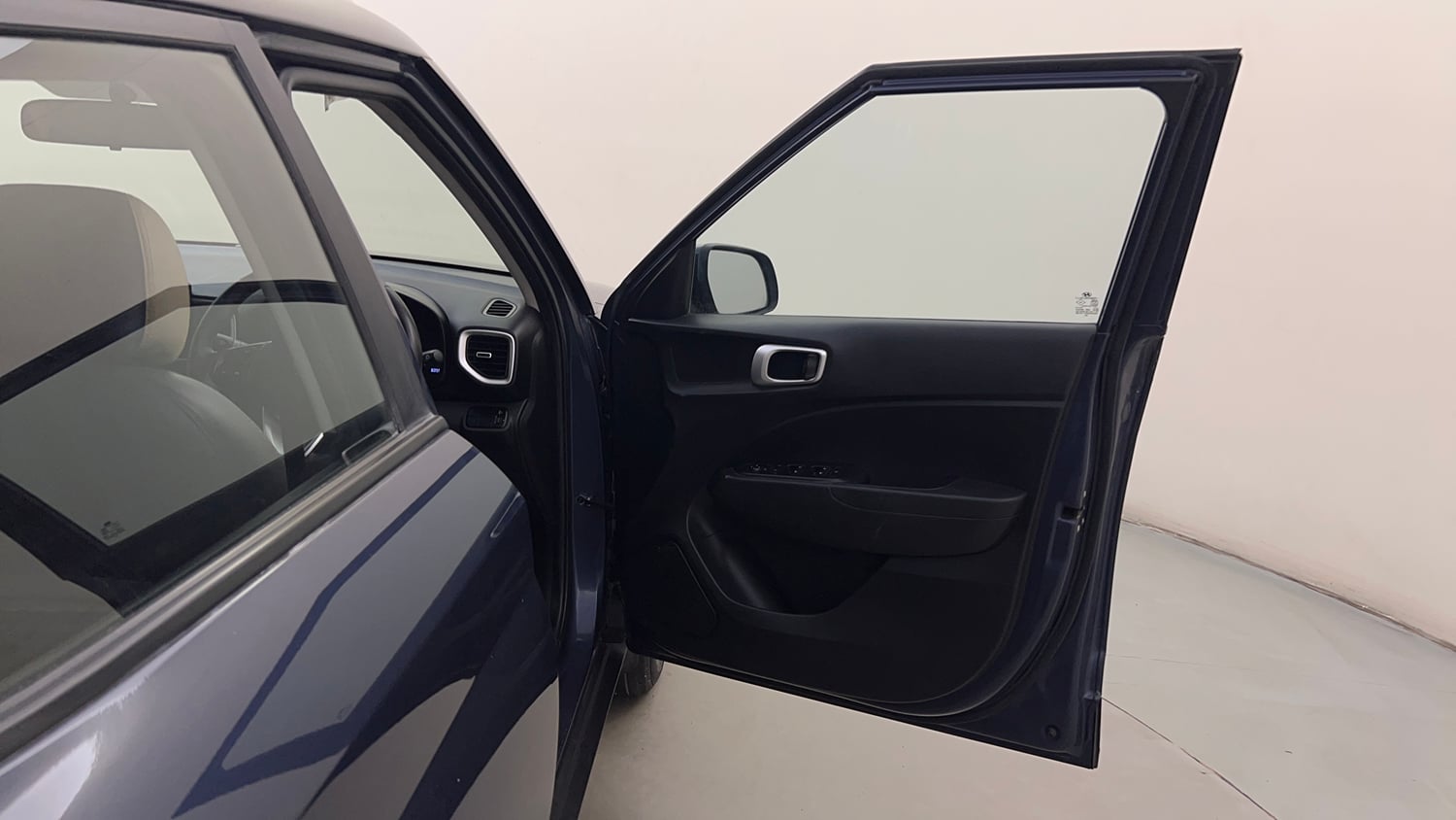 Used 2022 Hyundai Venue SX 1.5 CRDi Diesel Manual interior RIGHT FRONT DOOR OPEN VIEW