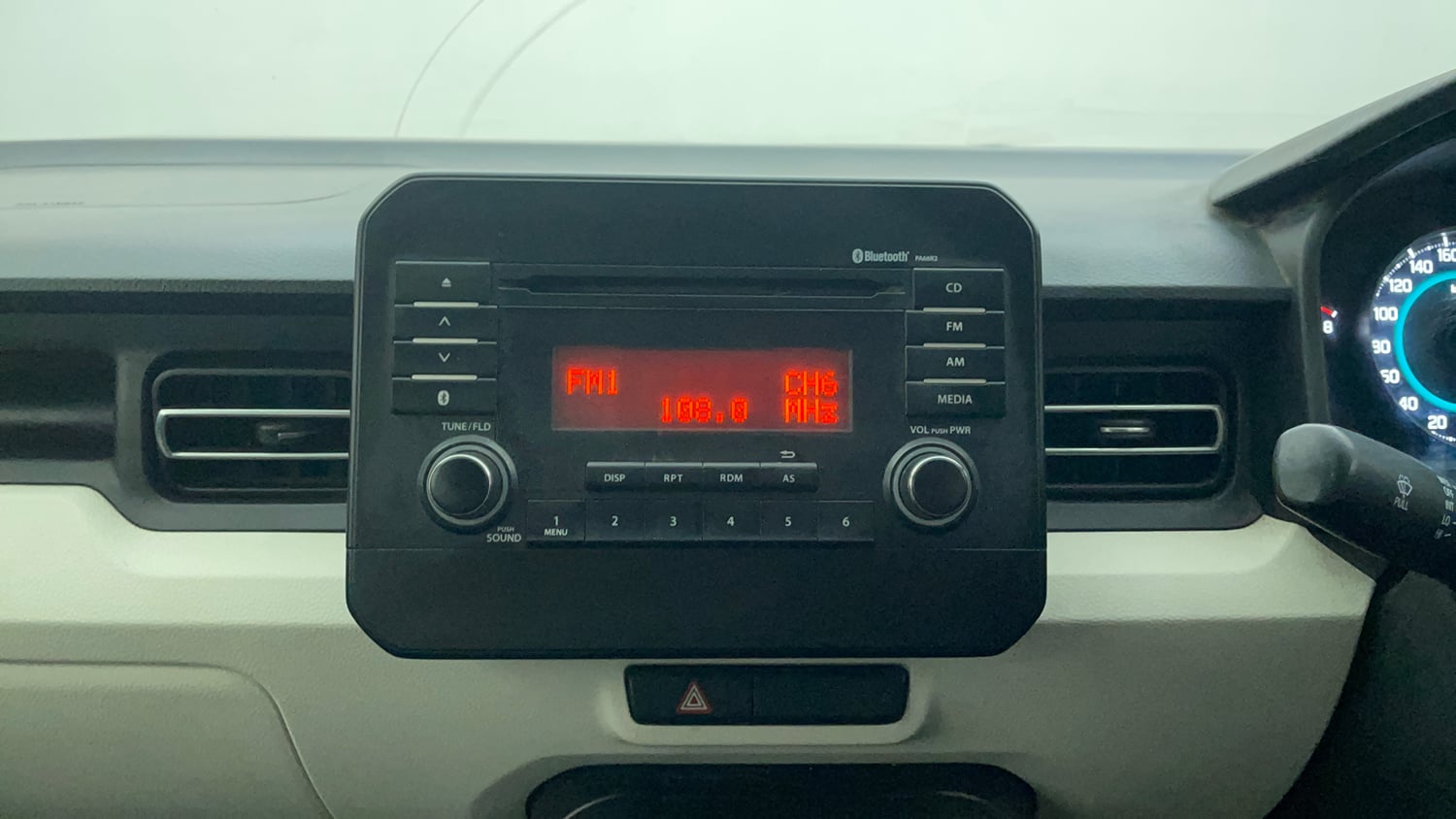 Used 2018 Maruti Suzuki Ignis Delta 1.2 MT Petrol Manual interior MUSIC SYSTEM & AC CONTROL VIEW