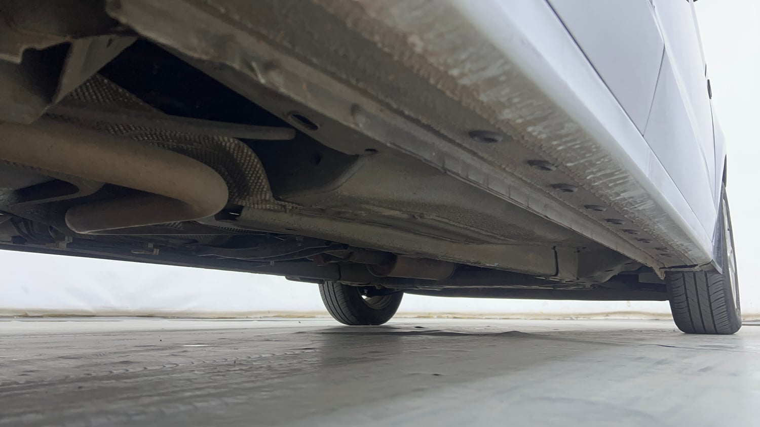 Used 2017 Ford Figo Titanium 1.2 Ti-VCT Petrol Manual extra REAR RIGHT UNDERBODY VIEW