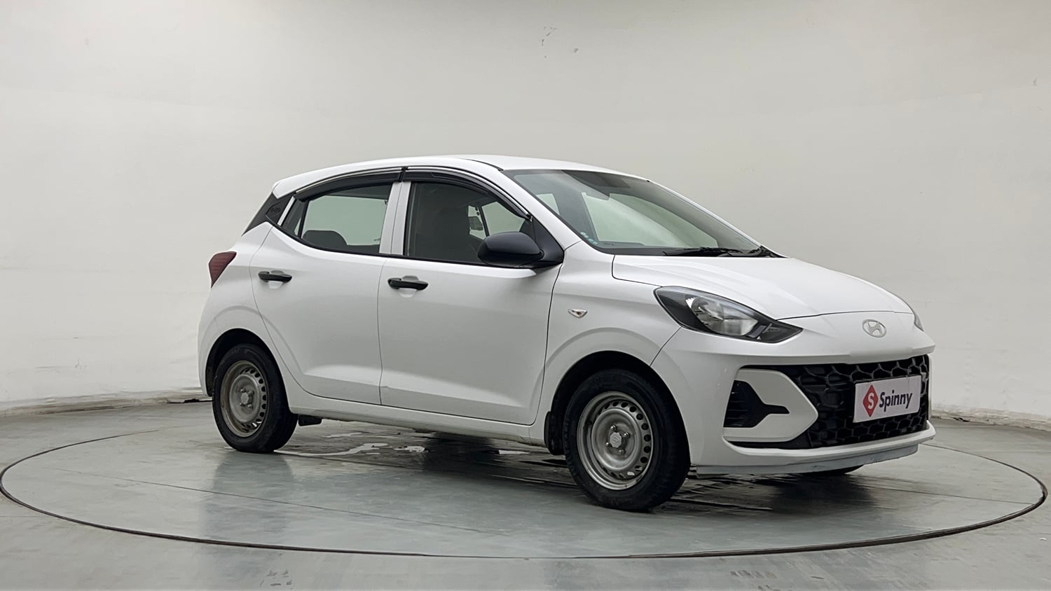 Used 2025 Hyundai Grand i10 Nios Era 1.2 Kappa Petrol Manual exterior RIGHT FRONT CORNER VIEW