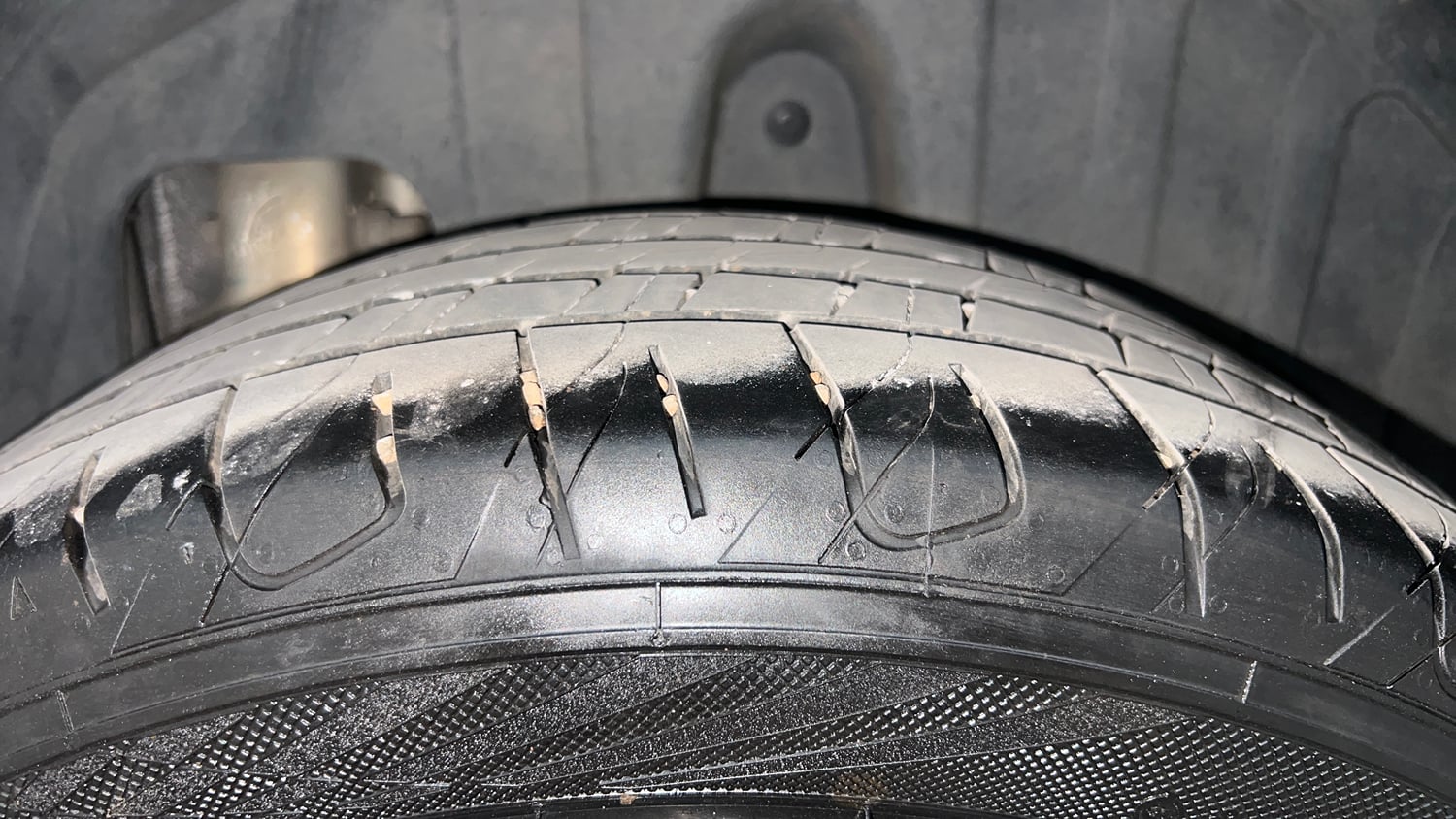 Used 2019 Mahindra XUV 300 1.2 W8 (O) Petrol Manual tyres LEFT REAR TYRE TREAD VIEW