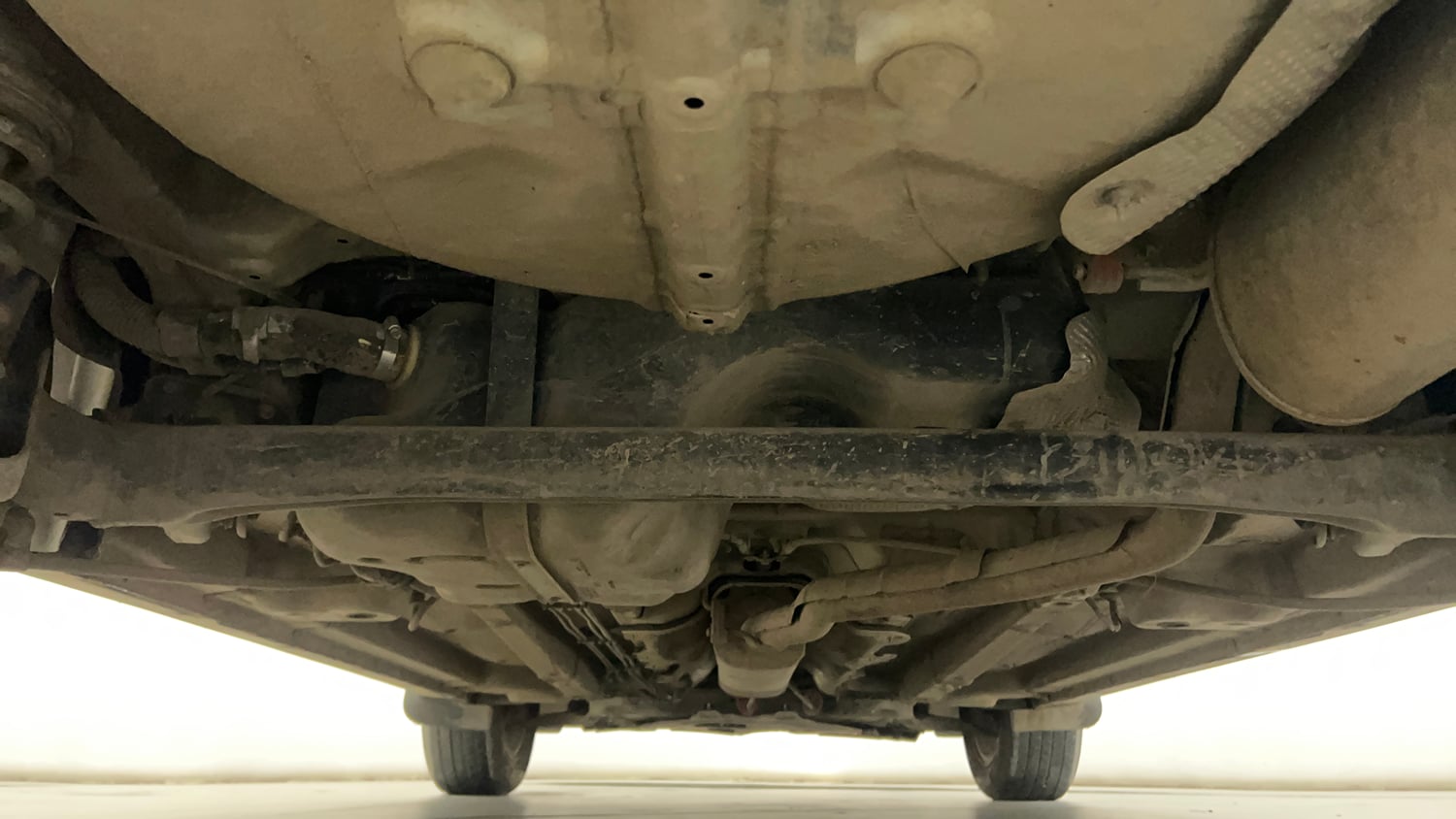 Used 2019 Mahindra XUV 300 1.2 W8 (O) Petrol Manual extra REAR UNDERBODY VIEW (TAKEN FROM REAR)
