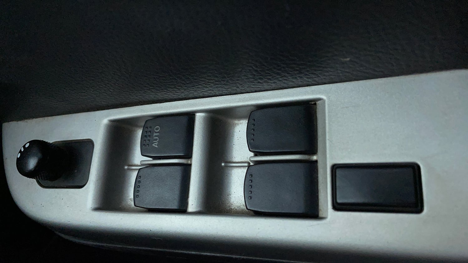 Used 2012 Maruti Suzuki Wagon R 1.0 VXi Petrol Manual top_features Power windows