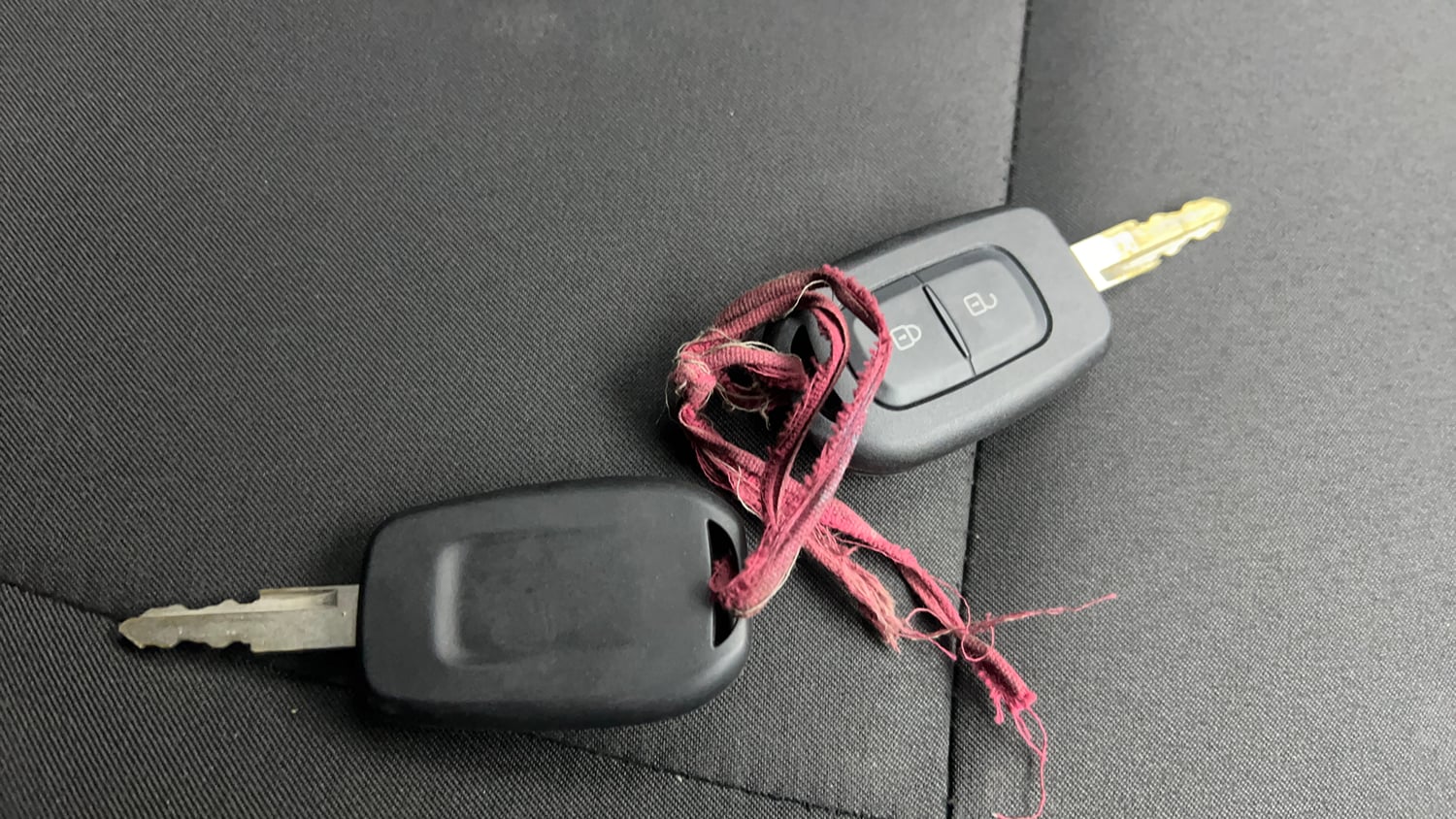 Used 2023 Renault Kwid RXT 1.0 Petrol Manual extra CAR KEY VIEW