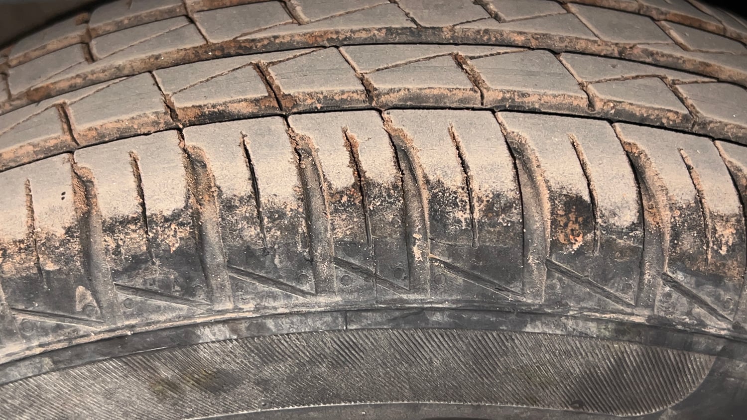 Used 2024 Renault Kwid CLIMBER 1.0 MT Petrol Manual tyres LEFT FRONT TYRE TREAD VIEW