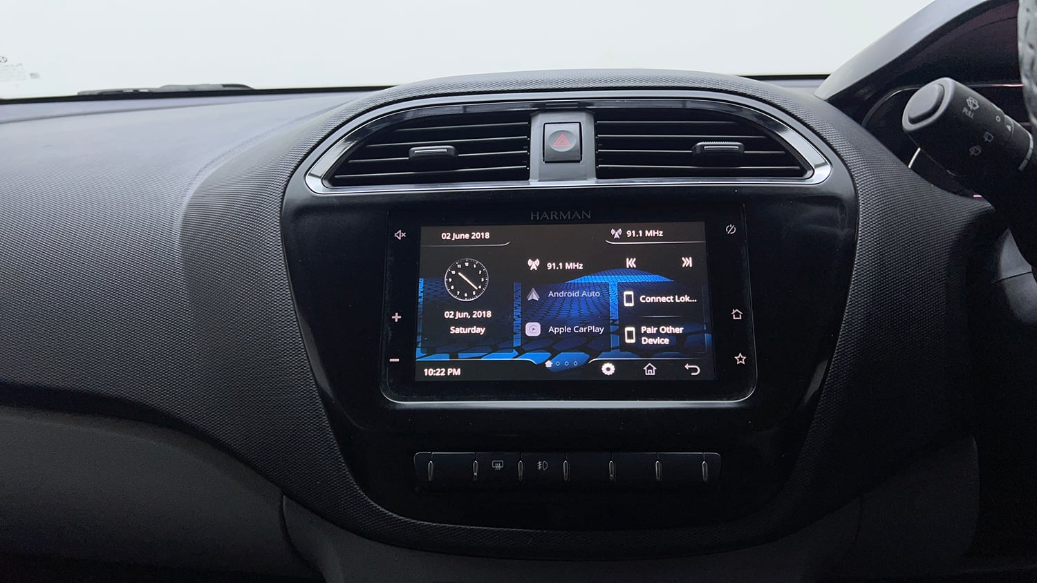 Used 2021 Tata Tiago XZ Petrol Manual top_features Touch screen infotainment system