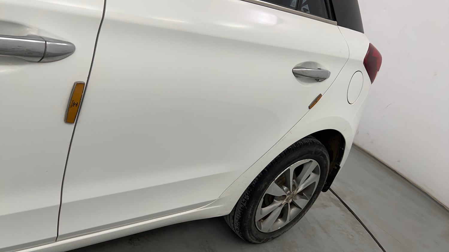 Used 2017 Hyundai Elite i20 Asta 1.2 Dual Tone Petrol Manual dents MINOR SCRATCH