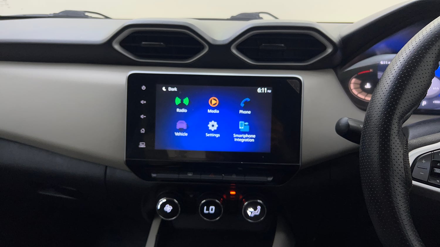 Used 2022 Nissan Magnite XV Turbo CVT Dual Tone Petrol Automatic top_features Integrated (in-dash) music system