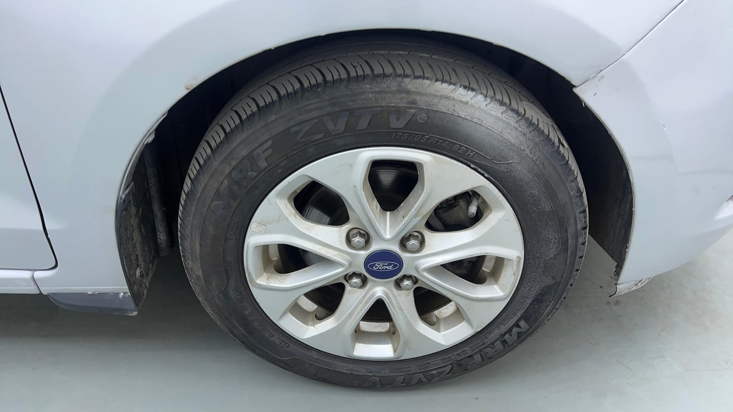 Used 2017 Ford Figo Titanium 1.2 Ti-VCT Petrol Manual tyres RIGHT FRONT TYRE RIM VIEW