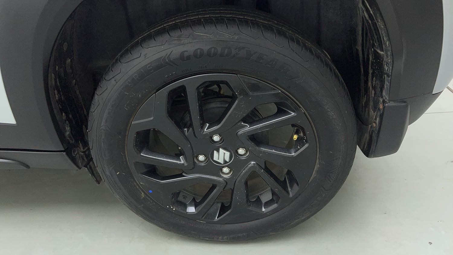 Used 2023 Maruti Suzuki Fronx Delta Plus 1.2L MT Petrol Manual tyres LEFT REAR TYRE RIM VIEW