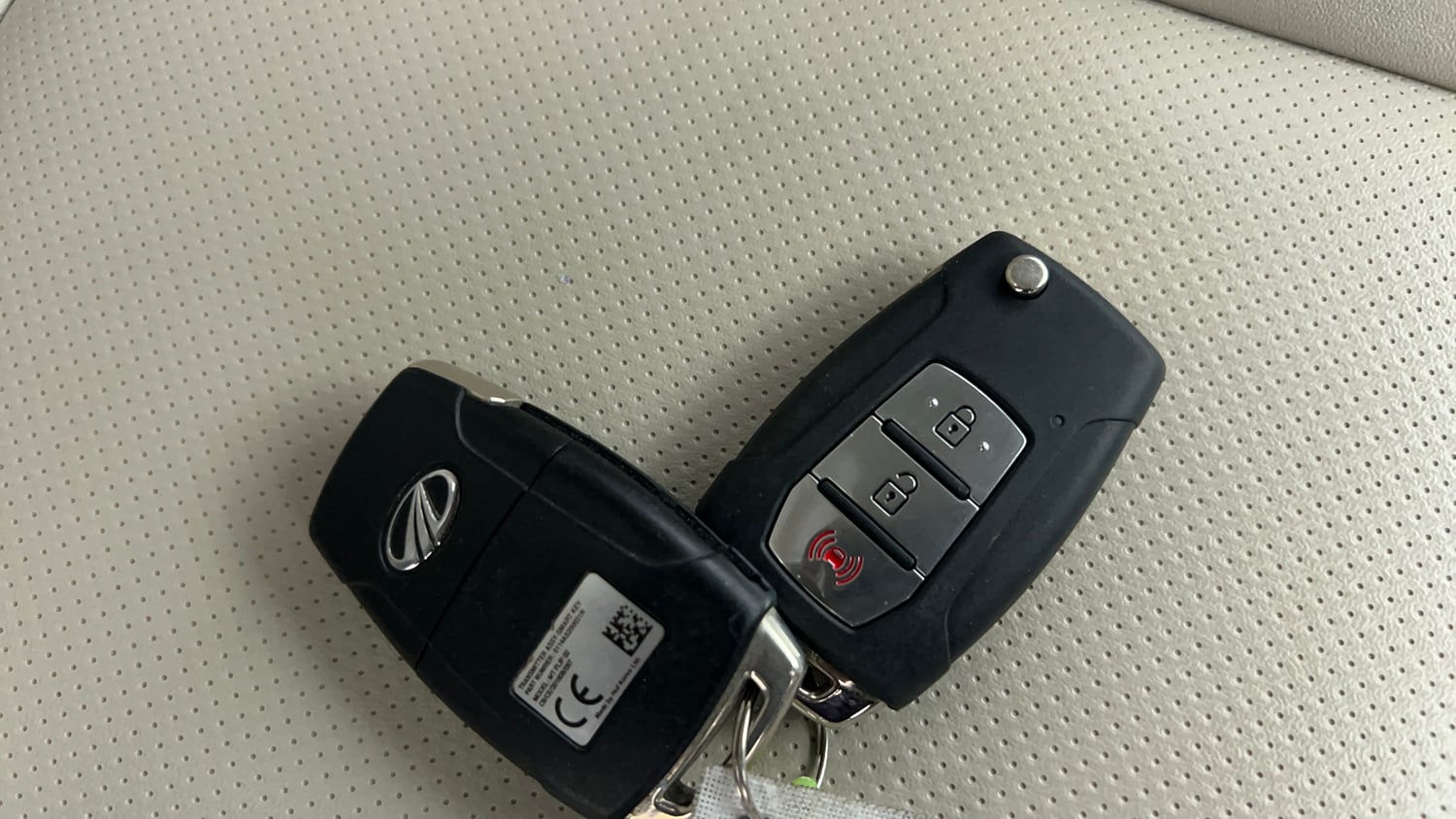 Used 2019 Mahindra XUV 300 1.2 W8 (O) Petrol Manual extra CAR KEY VIEW