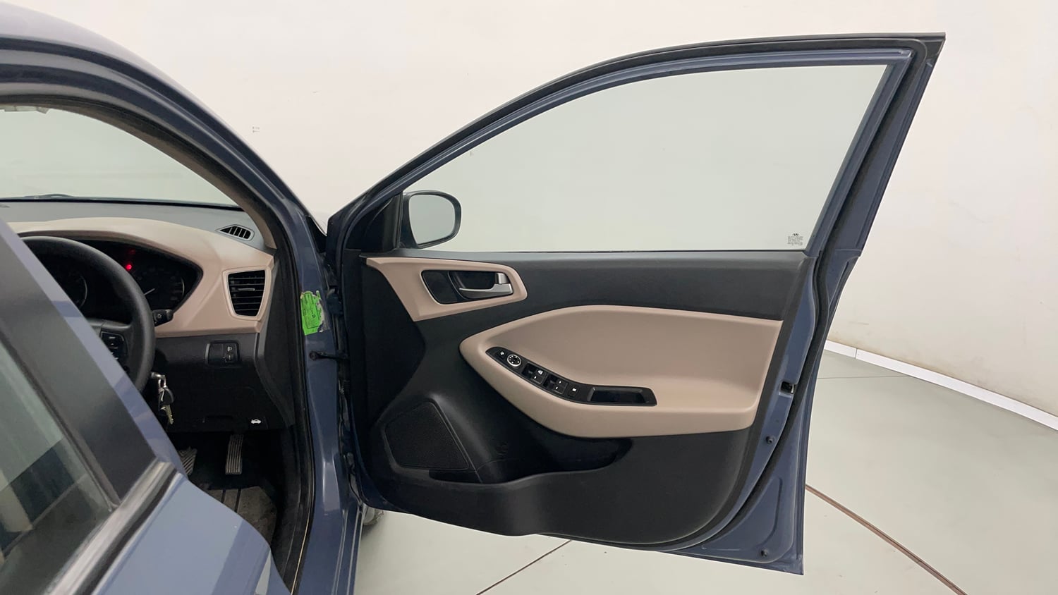 Used 2015 Hyundai Elite i20 Sportz 1.2 Petrol Manual interior RIGHT FRONT DOOR OPEN VIEW