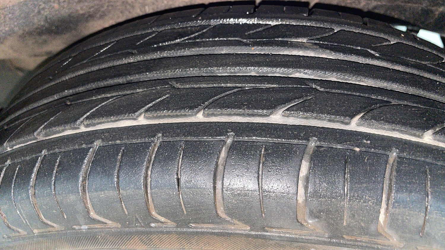 Used 2012 Maruti Suzuki Wagon R 1.0 VXi Petrol Manual tyres LEFT REAR TYRE TREAD VIEW