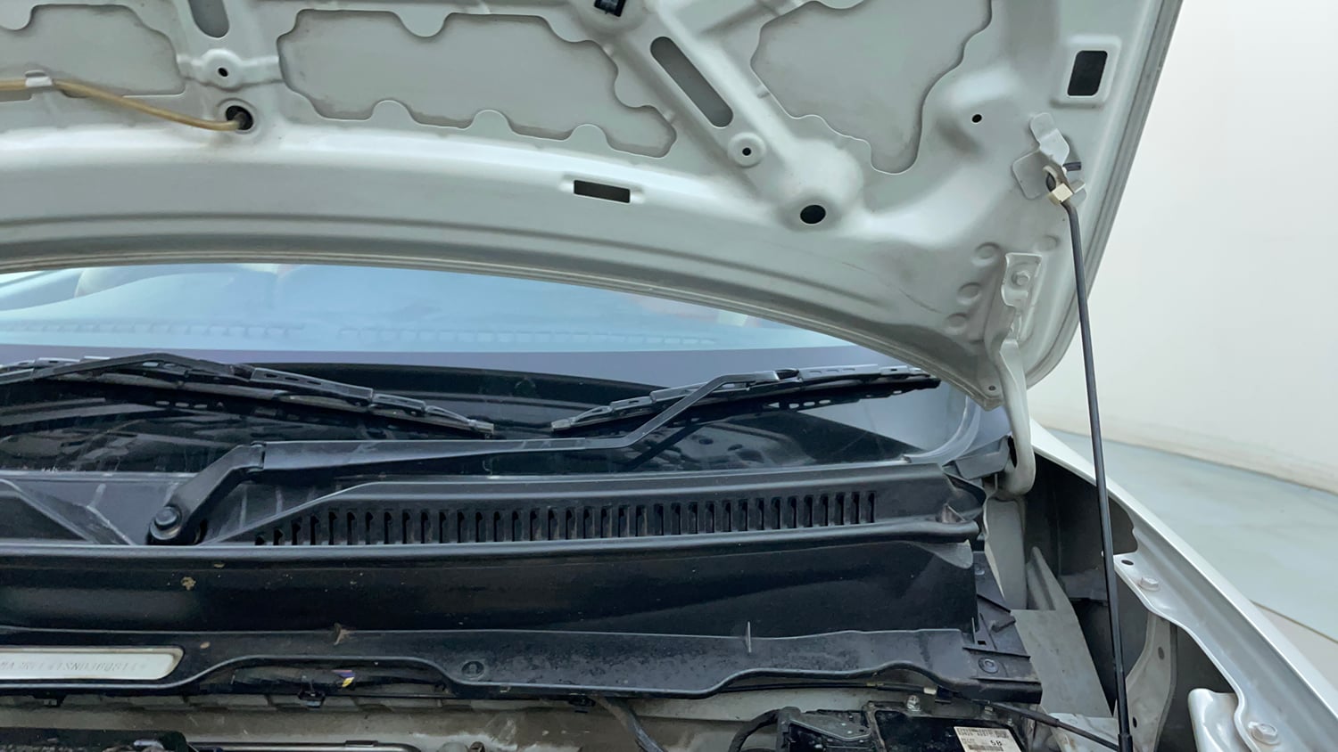 Used 2022 Maruti Suzuki S-Presso VXi (O) AMT Petrol Automatic engine ENGINE LEFT SIDE HINGE & APRON VIEW