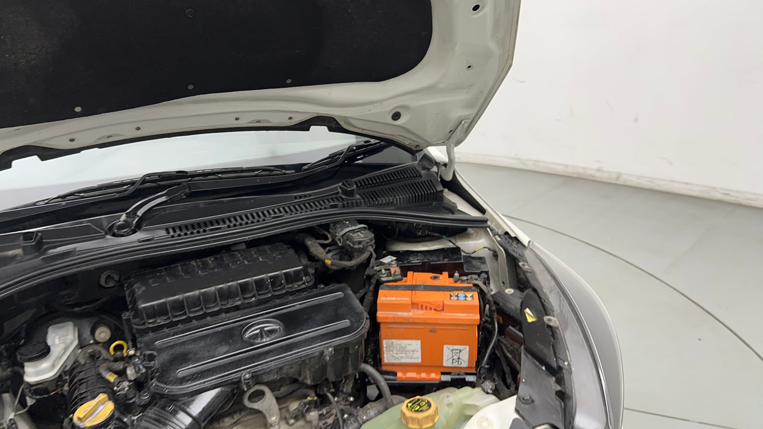 Used 2021 Tata Tiago XZ Petrol Manual engine ENGINE LEFT SIDE HINGE & APRON VIEW