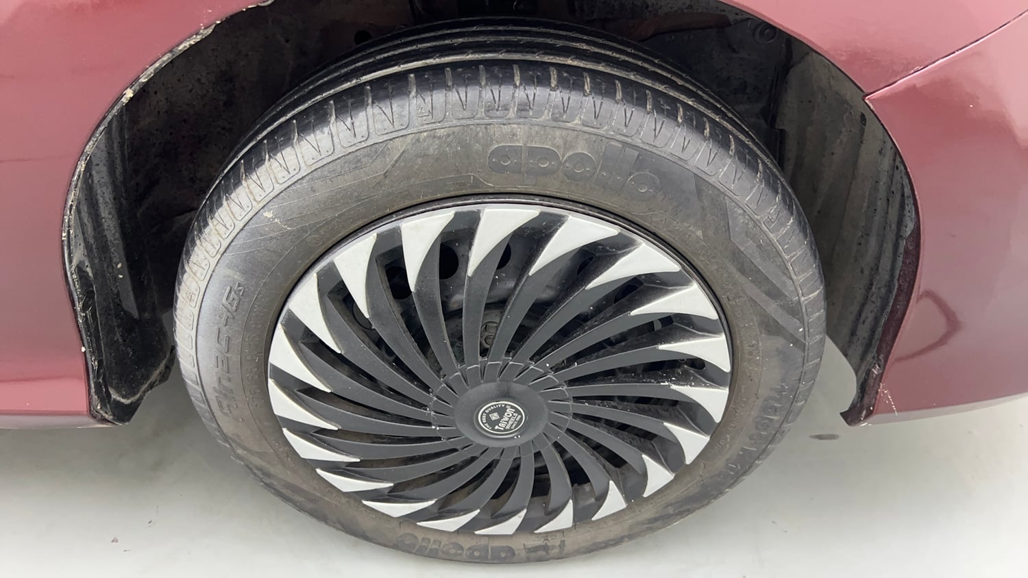 Used 2016 Honda City SV Petrol Manual tyres RIGHT FRONT TYRE RIM VIEW