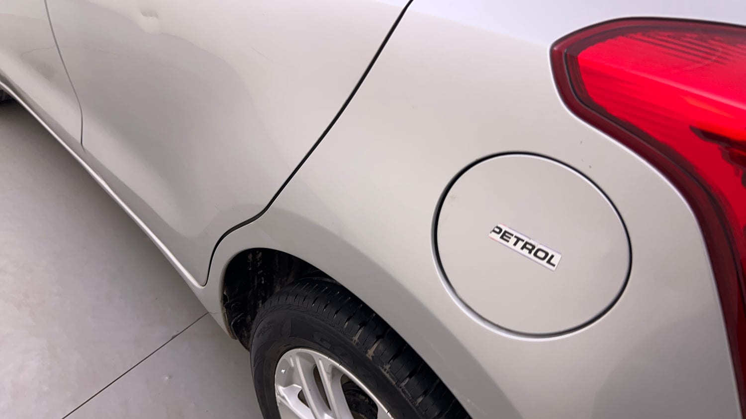 Used 2019 Maruti Suzuki Swift ZXi AMT Petrol Automatic dents MINOR DENT
