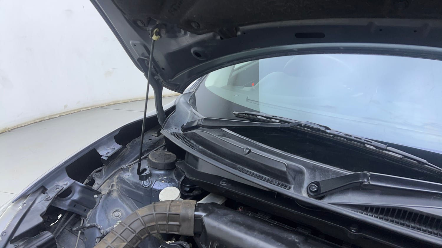 Used 2019 Maruti Suzuki Swift ZXi Plus AMT Petrol Automatic engine ENGINE RIGHT SIDE HINGE & APRON VIEW