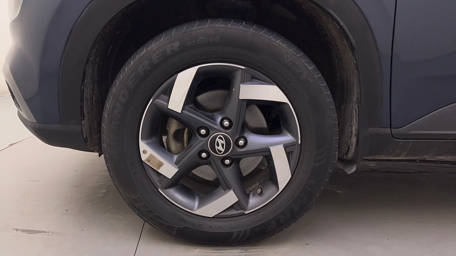 Used 2022 Hyundai Venue SX 1.5 CRDi Diesel Manual tyres LEFT FRONT TYRE RIM VIEW