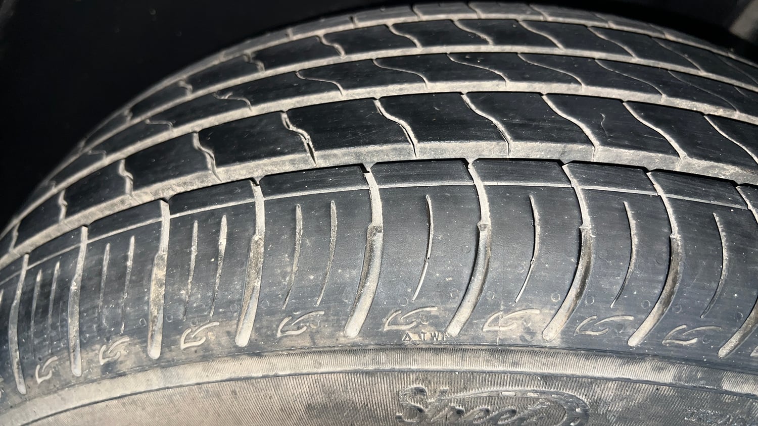 Used 2022 Volkswagen Taigun Highline 1.0 TSI AT Petrol Automatic tyres RIGHT REAR TYRE TREAD VIEW