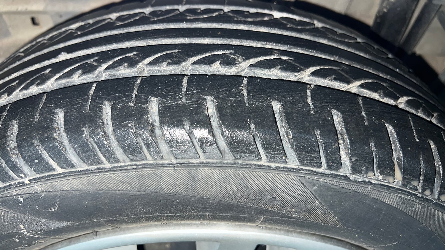 Used 2018 Tata Tiago Revotron XT Petrol Manual tyres LEFT REAR TYRE TREAD VIEW