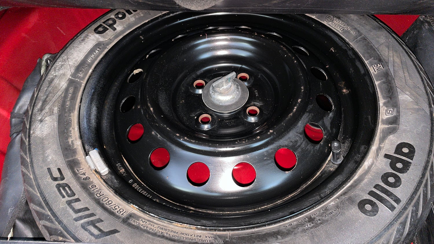 Used 2013 Toyota Etios V Petrol Manual tyres SPARE TYRE VIEW