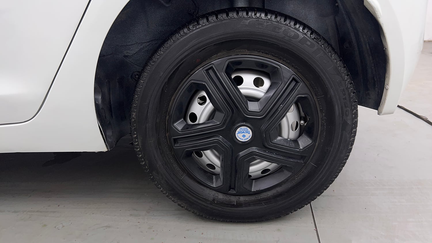 Used 2021 Tata Altroz XE Petrol Petrol Manual tyres LEFT REAR TYRE RIM VIEW