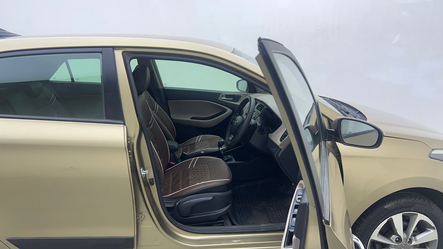 Used 2015 Hyundai Elite i20 Asta 1.2 Petrol Manual interior RIGHT SIDE FRONT DOOR CABIN VIEW