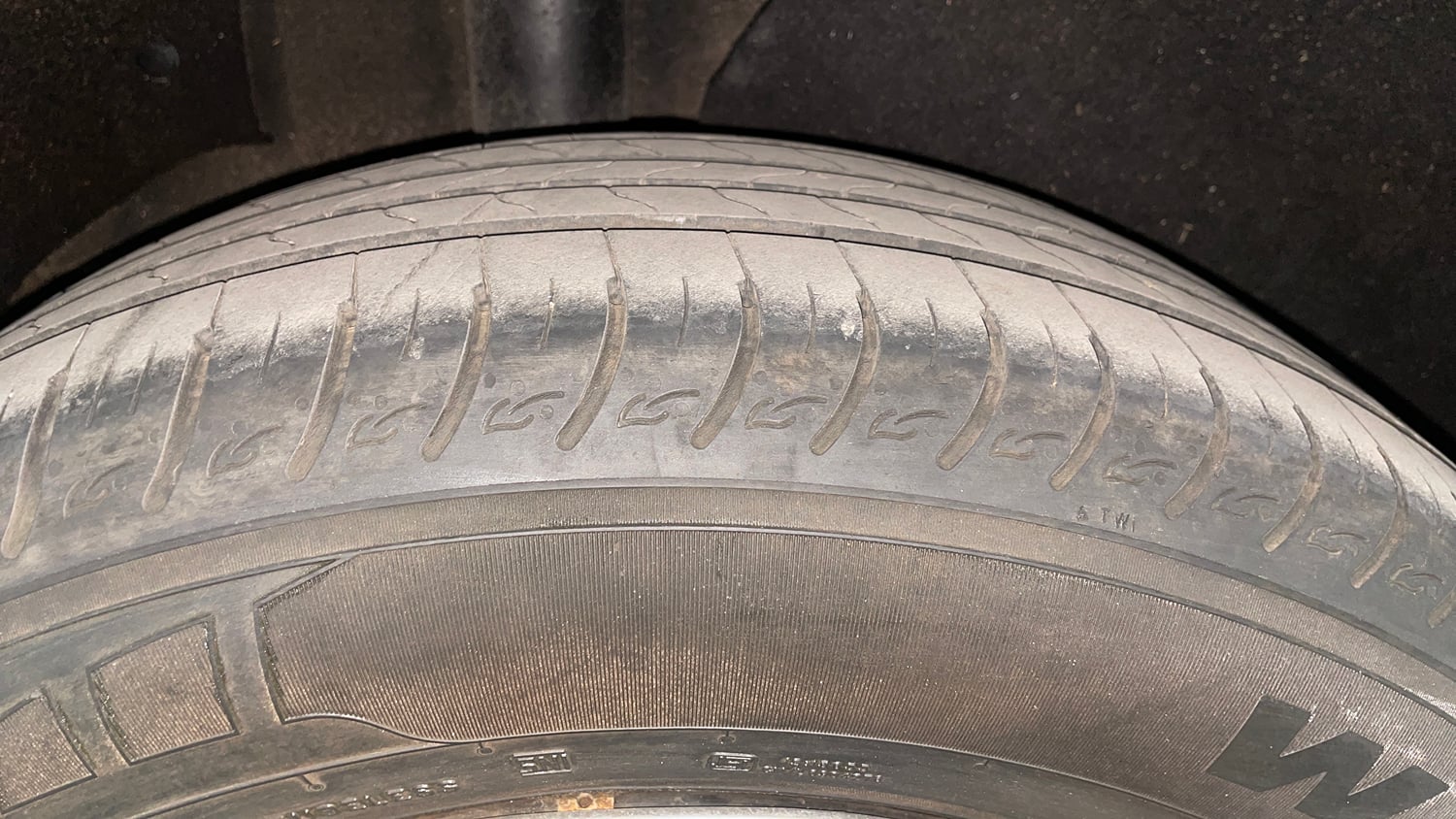 Used 2022 Kia Carens Prestige 1.4 Petrol MT 7 STR Petrol Manual tyres RIGHT REAR TYRE TREAD VIEW