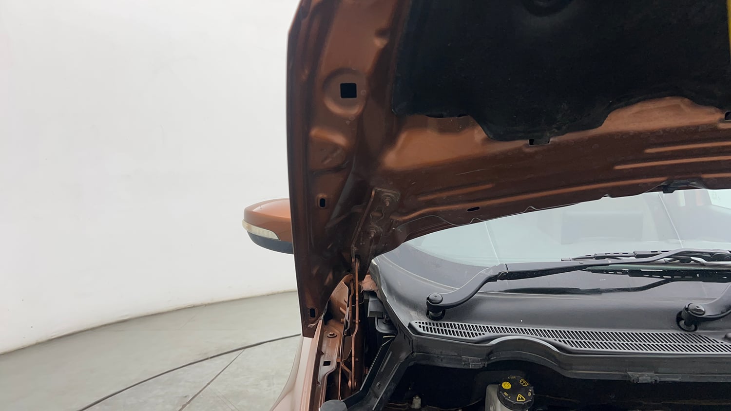 Used 2020 Ford EcoSport Titanium 1.5L Ti-VCT Petrol Manual engine ENGINE RIGHT SIDE HINGE & APRON VIEW