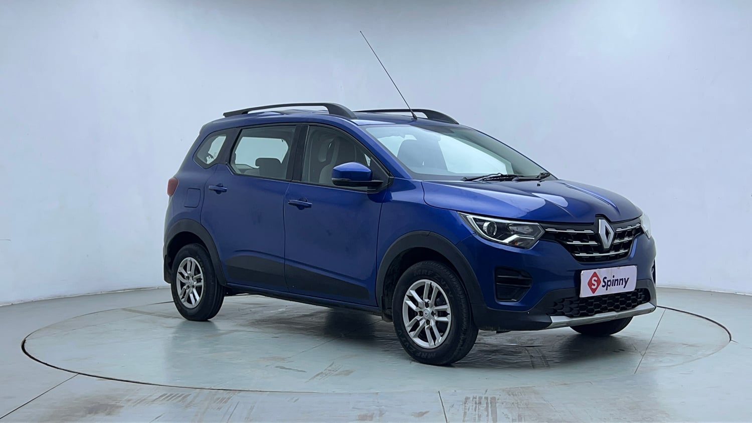 Used 2021 Renault Triber RXT Petrol Manual exterior RIGHT FRONT CORNER VIEW