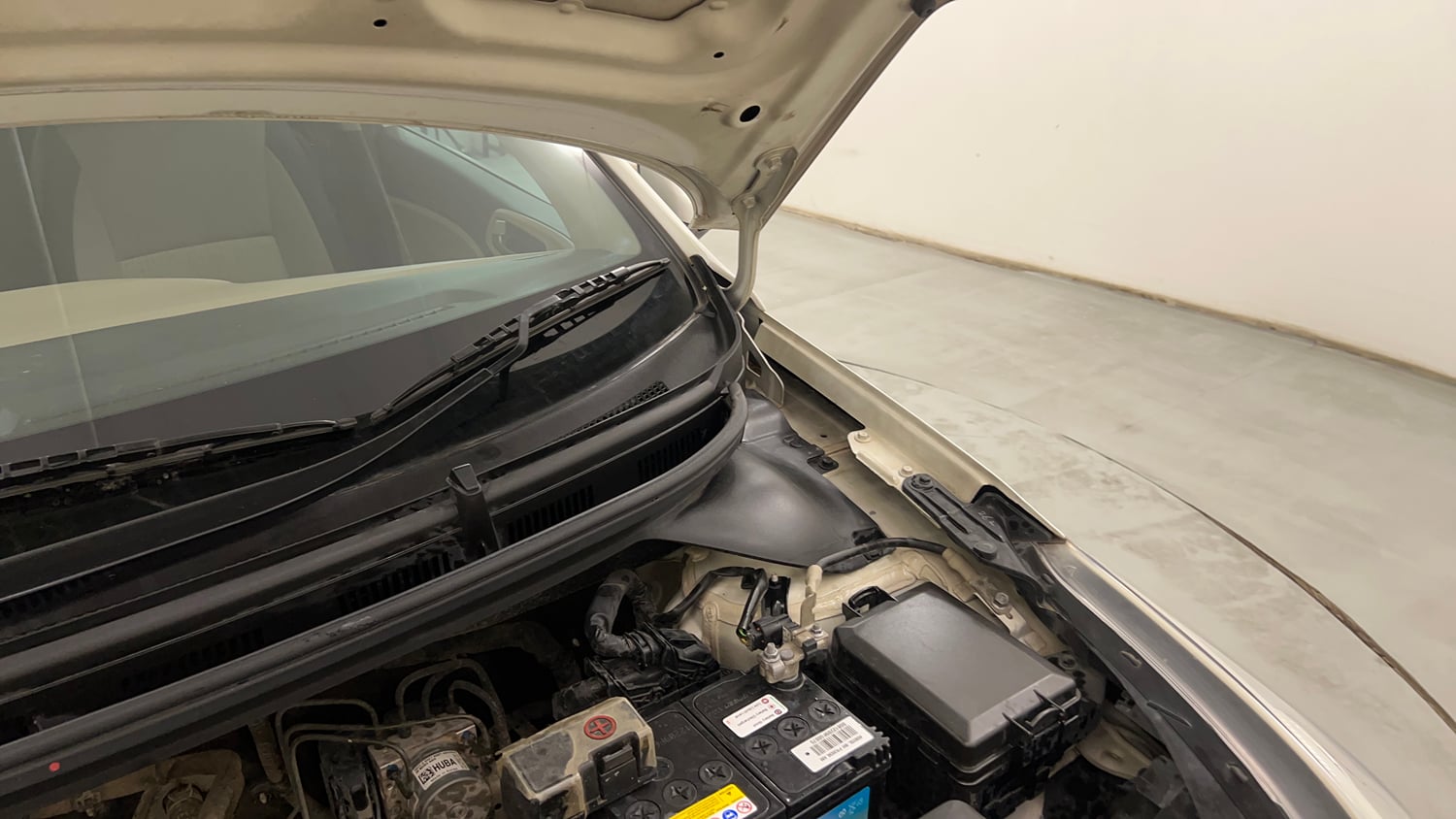 Used 2018 Hyundai Elite i20 Asta 1.2 Petrol Manual engine ENGINE LEFT SIDE HINGE & APRON VIEW