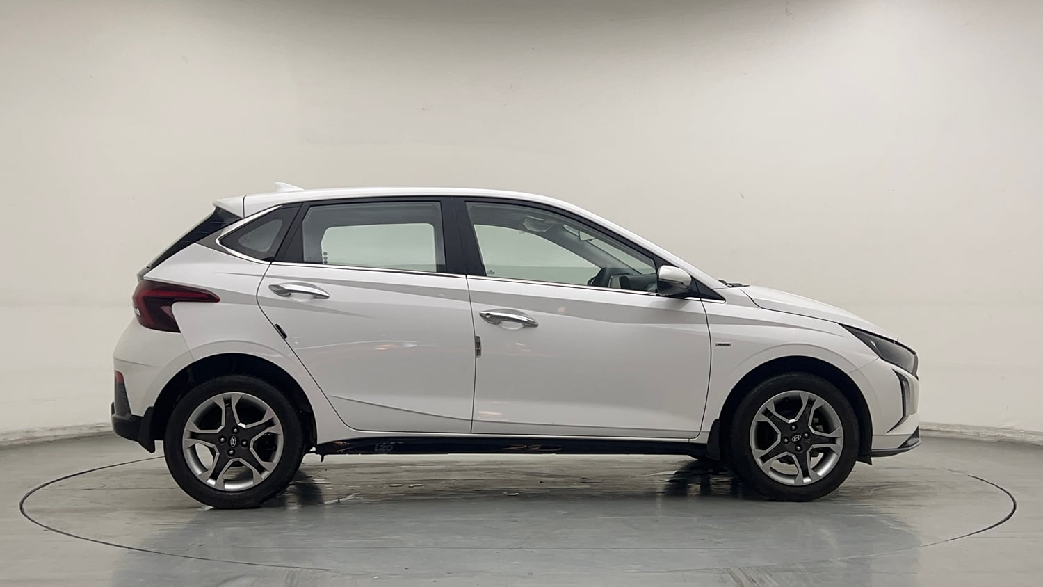 Used 2024 Hyundai i20 Sportz (O) 1.2 IVT Petrol Automatic exterior RIGHT SIDE VIEW