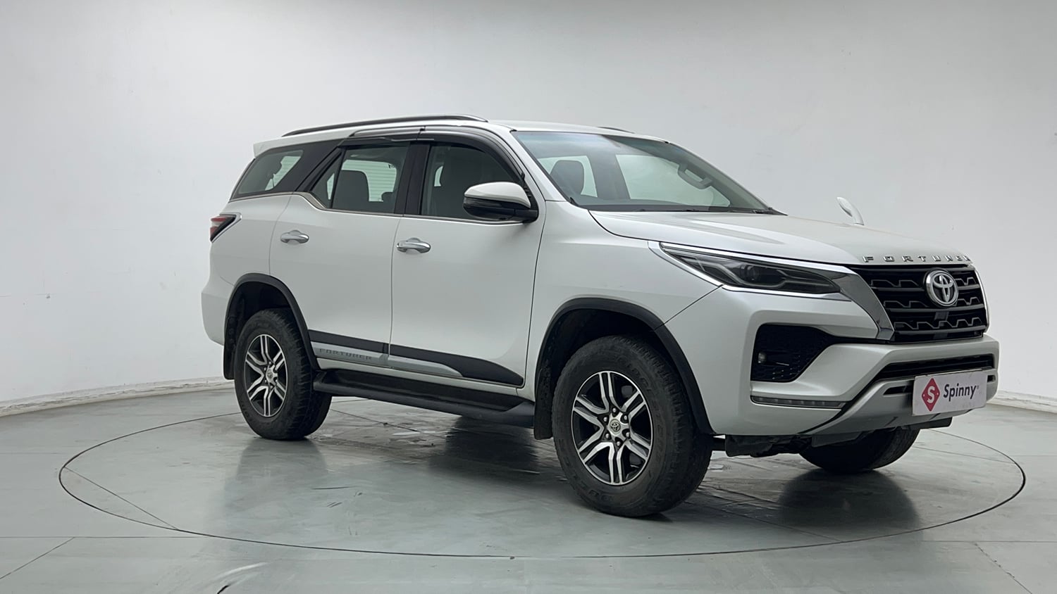 Used 2024 Toyota Fortuner 4X2 AT 2.7 Petrol Petrol Automatic exterior RIGHT FRONT CORNER VIEW