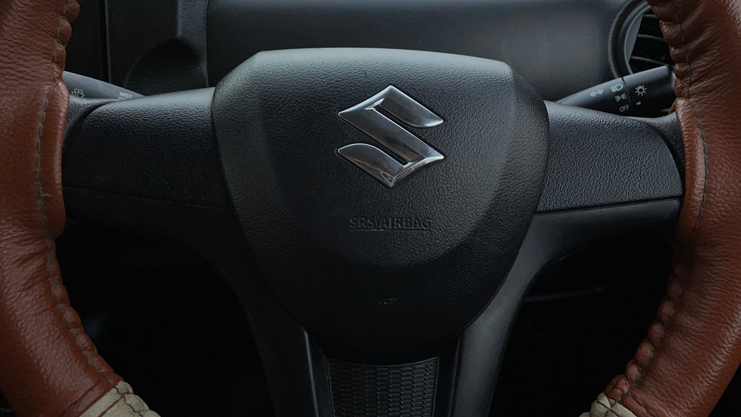 Used 2022 Maruti Suzuki S-Presso VXi (O) AMT Petrol Automatic top_features Airbags