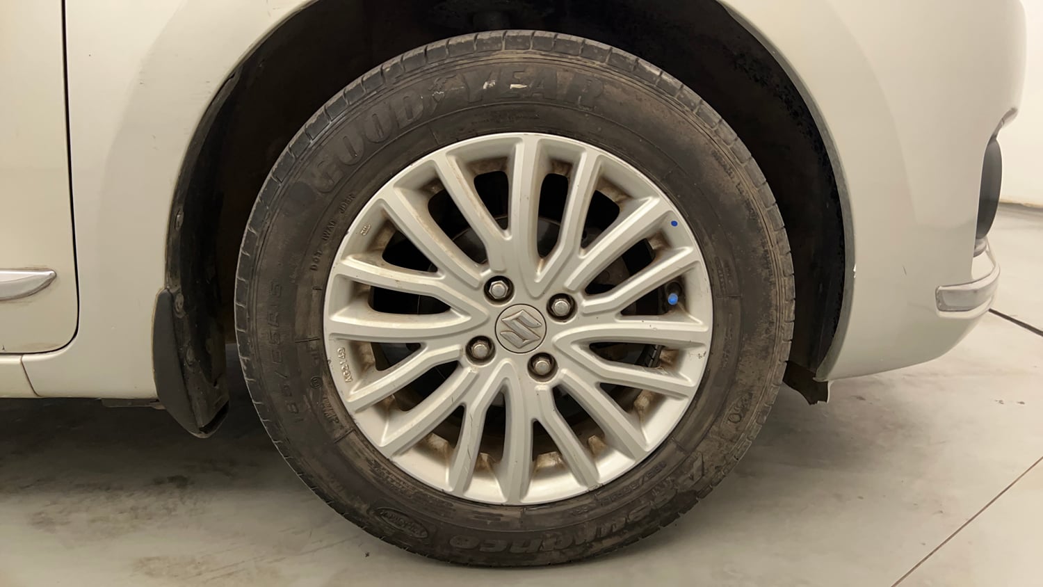 Used 2017 Maruti Suzuki Dzire ZXi AMT Petrol Automatic tyres RIGHT FRONT TYRE RIM VIEW