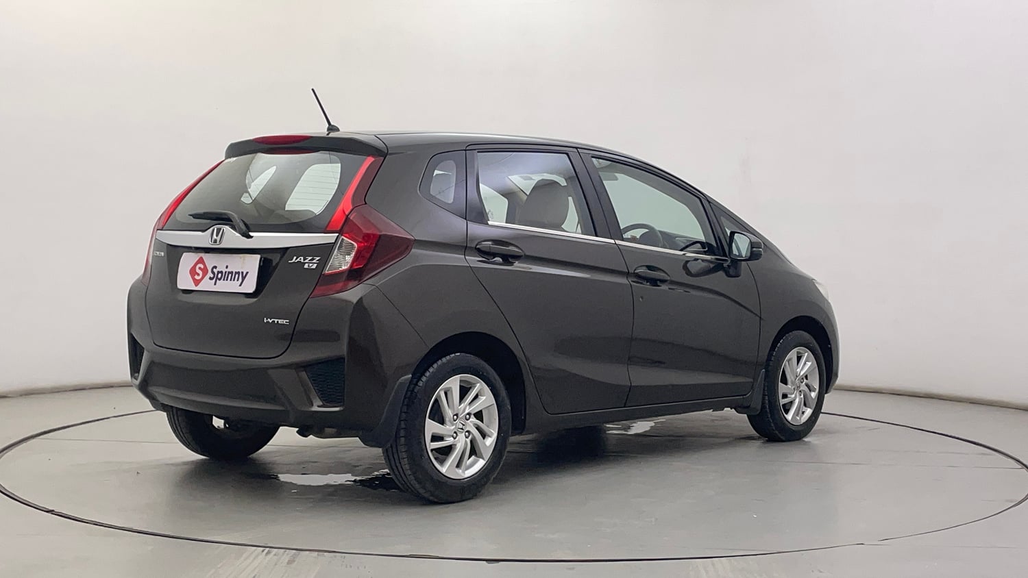 Used 2018 Honda Jazz V Petrol Petrol Manual exterior RIGHT REAR CORNER VIEW