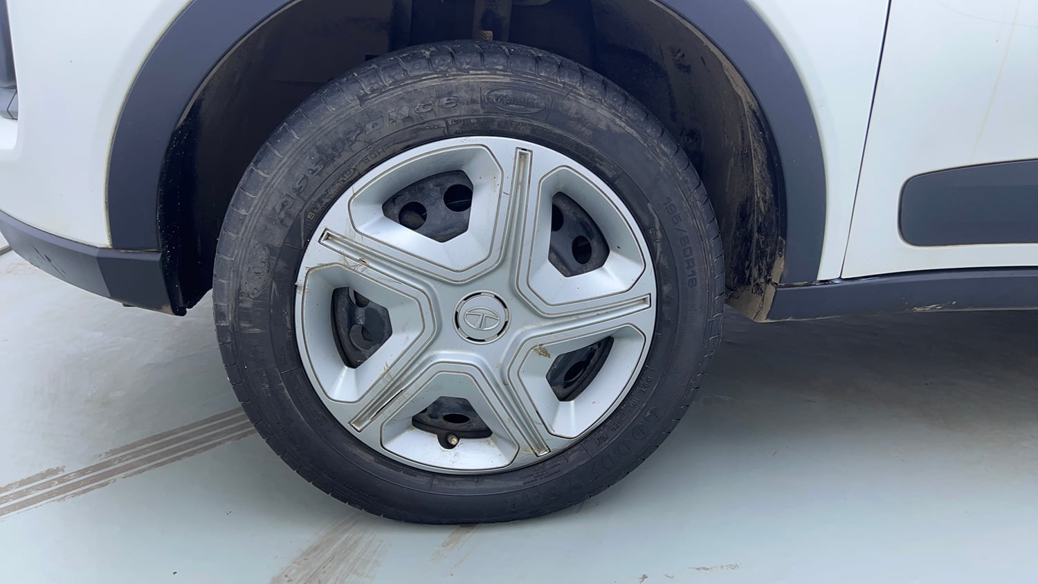 Used 2021 Tata Nexon XMA (S) Petrol Automatic tyres LEFT FRONT TYRE RIM VIEW