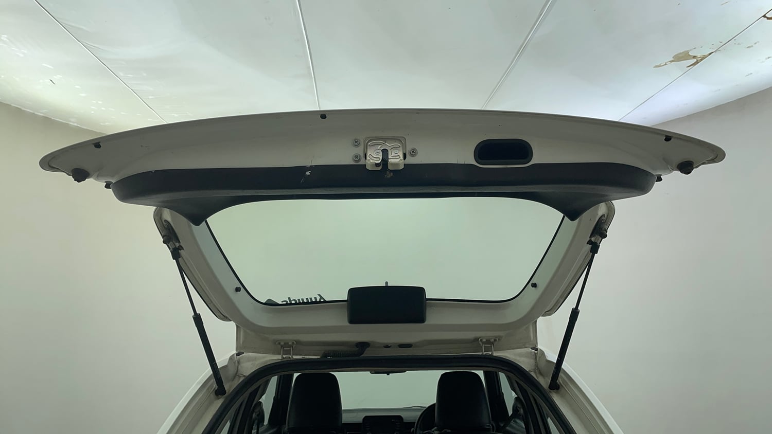Used 2018 Maruti Suzuki Ignis Delta 1.2 MT Petrol Manual interior DICKY DOOR OPEN VIEW