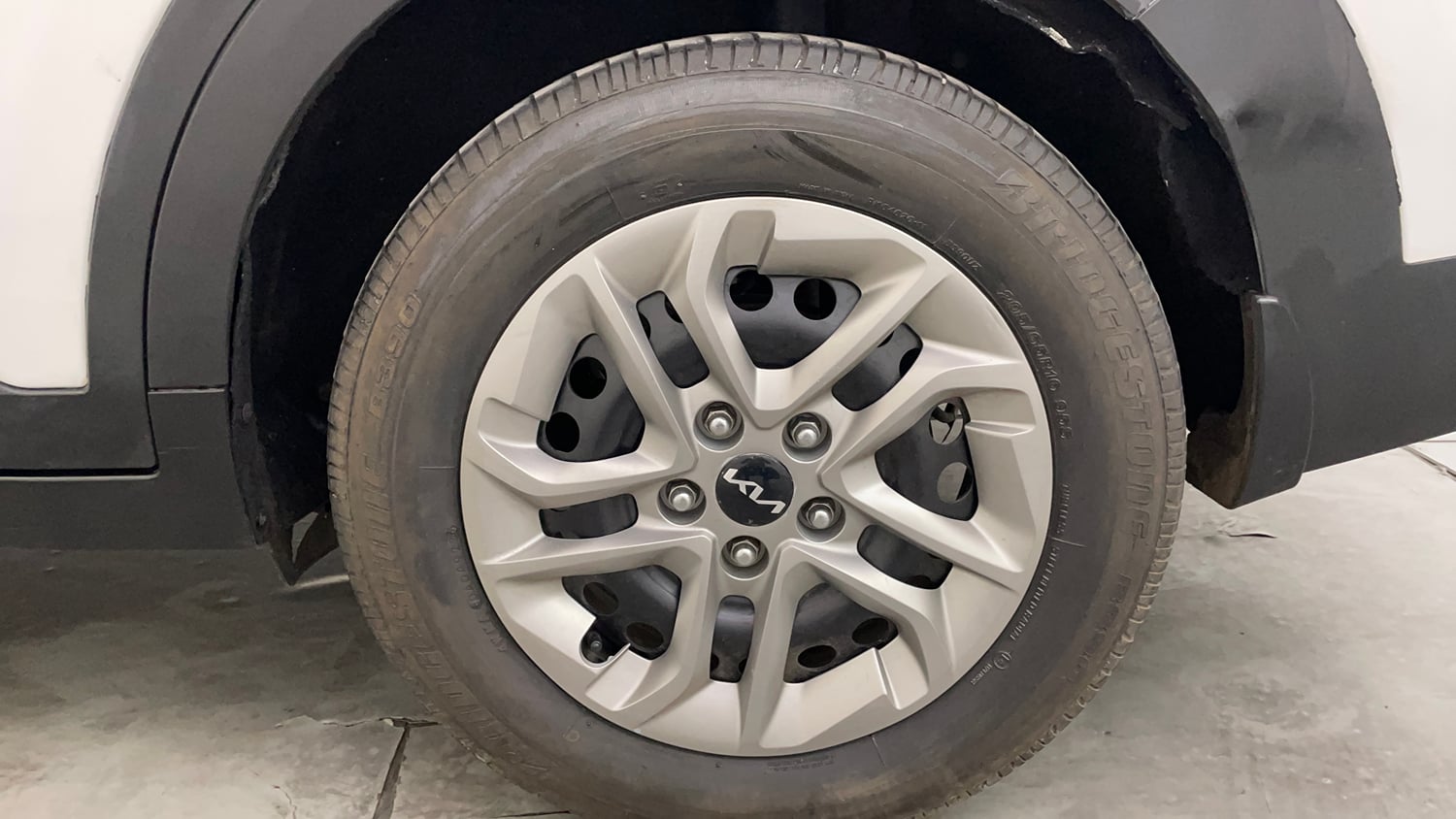 Used 2022 Kia Carens Prestige 1.4 Petrol MT 7 STR Petrol Manual tyres LEFT REAR TYRE RIM VIEW